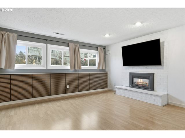 2160 Sw 26TH St, Gresham, OR 97080