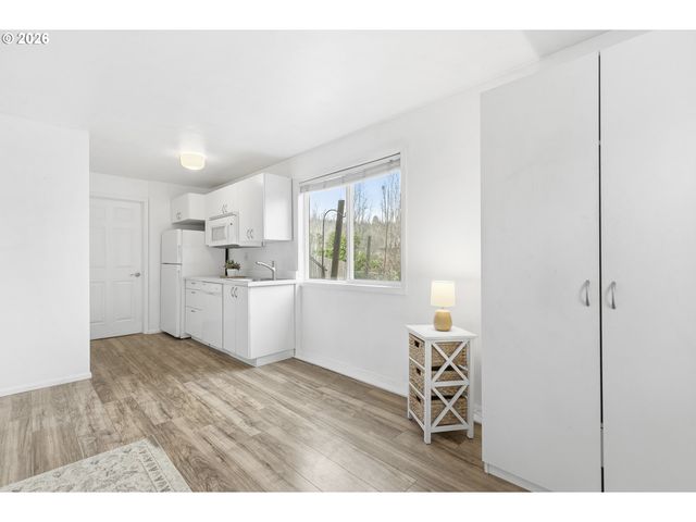 2160 Sw 26TH St, Gresham, OR 97080