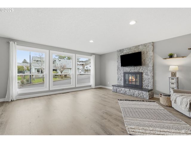 2160 Sw 26TH St, Gresham, OR 97080