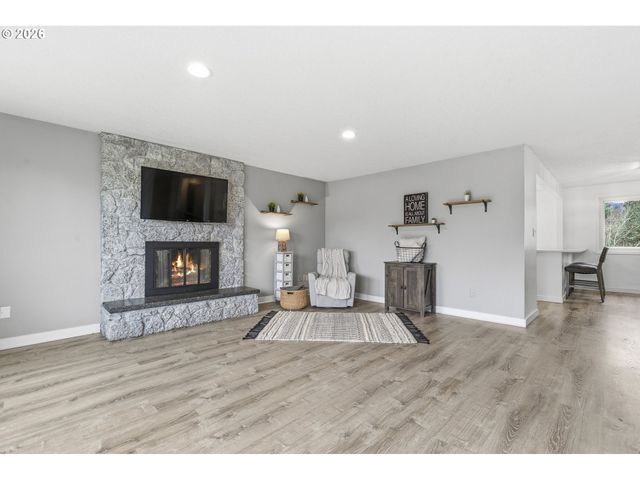 2160 Sw 26TH St, Gresham, OR 97080