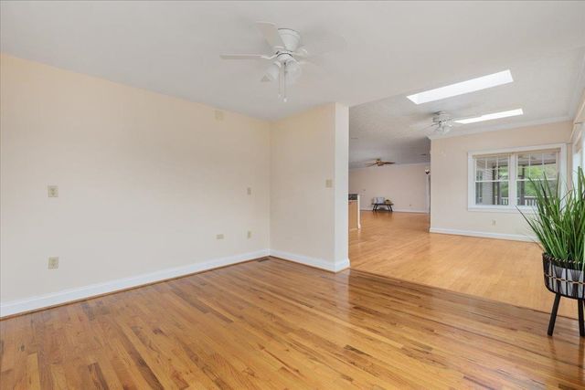 1050 ALMOND DR, Luray, VA 22835