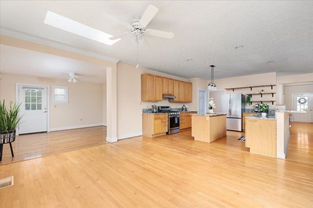 1050 ALMOND DR, Luray, VA 22835