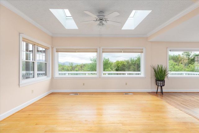 1050 ALMOND DR, Luray, VA 22835