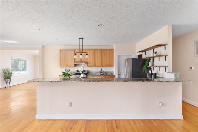 1050 ALMOND DR, Luray, VA 22835