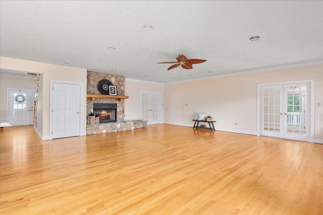 1050 ALMOND DR, Luray, VA 22835