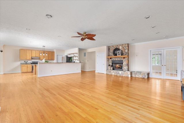 1050 ALMOND DR, Luray, VA 22835