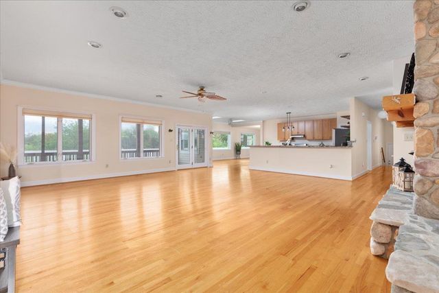 1050 ALMOND DR, Luray, VA 22835