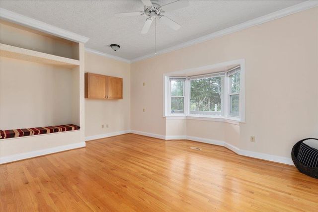1050 ALMOND DR, Luray, VA 22835