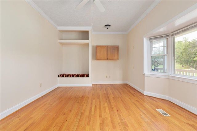 1050 ALMOND DR, Luray, VA 22835