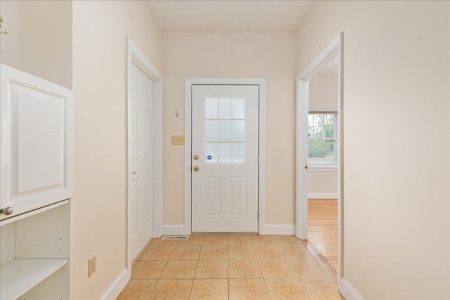 1050 ALMOND DR, Luray, VA 22835