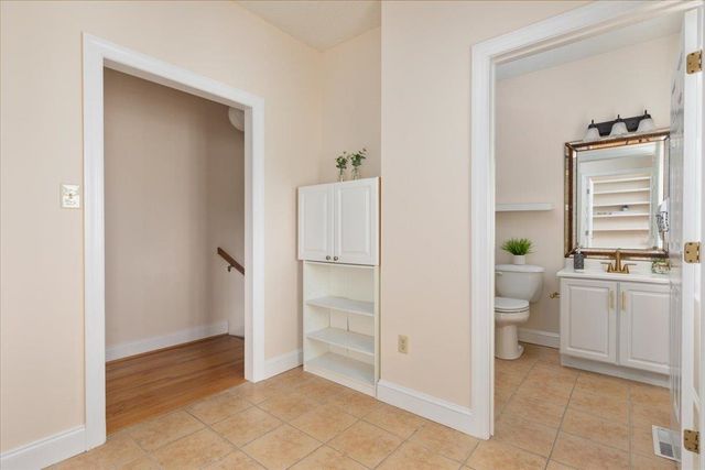 1050 ALMOND DR, Luray, VA 22835