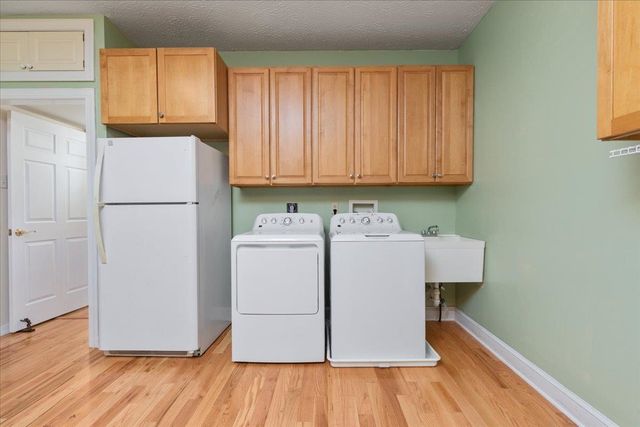 1050 ALMOND DR, Luray, VA 22835