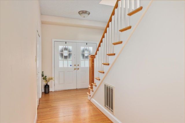 1050 ALMOND DR, Luray, VA 22835