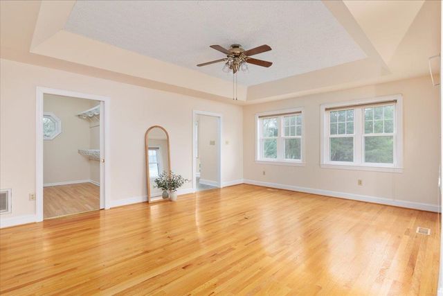 1050 ALMOND DR, Luray, VA 22835