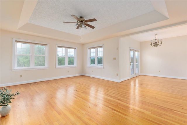 1050 ALMOND DR, Luray, VA 22835