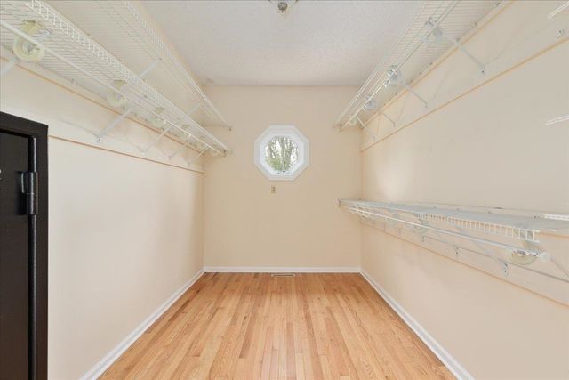 1050 ALMOND DR, Luray, VA 22835