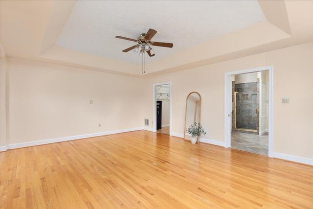 1050 ALMOND DR, Luray, VA 22835