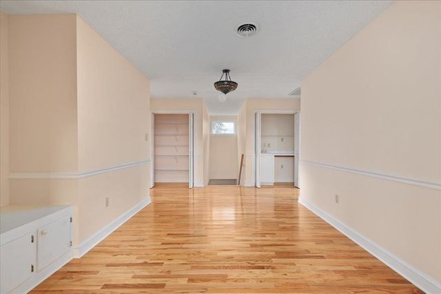 1050 ALMOND DR, Luray, VA 22835