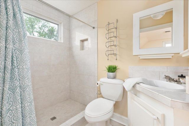 1050 ALMOND DR, Luray, VA 22835