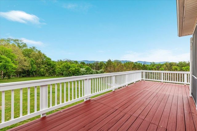 1050 ALMOND DR, Luray, VA 22835