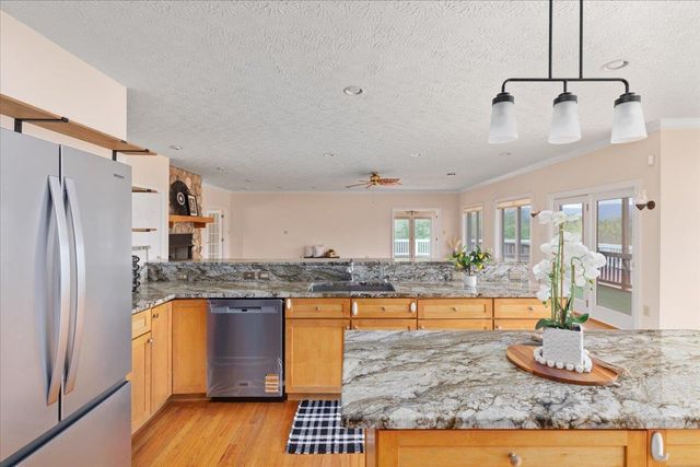 1050 ALMOND DR, Luray, VA 22835
