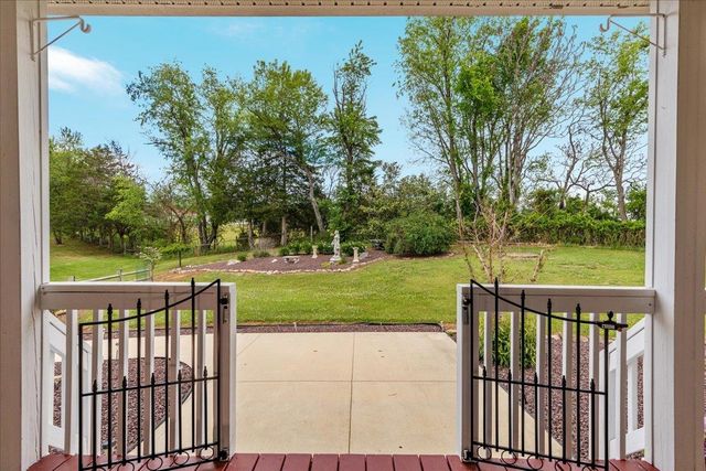 1050 ALMOND DR, Luray, VA 22835