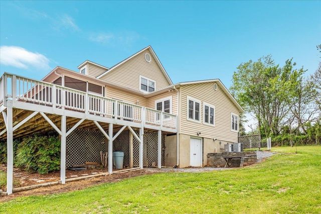 1050 ALMOND DR, Luray, VA 22835