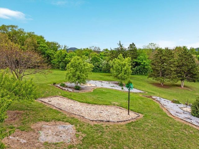 1050 ALMOND DR, Luray, VA 22835