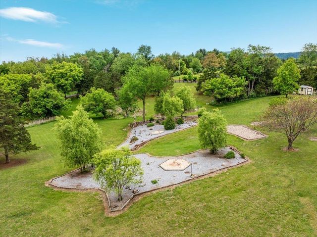 1050 ALMOND DR, Luray, VA 22835