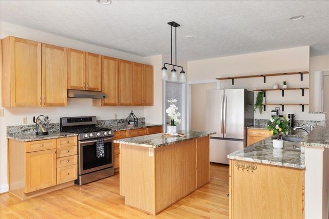 1050 ALMOND DR, Luray, VA 22835