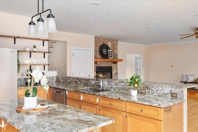 1050 ALMOND DR, Luray, VA 22835