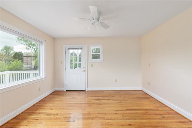 1050 ALMOND DR, Luray, VA 22835