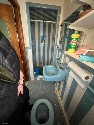 194 Lincoln Ave, Little Falls Twp., NJ 07424