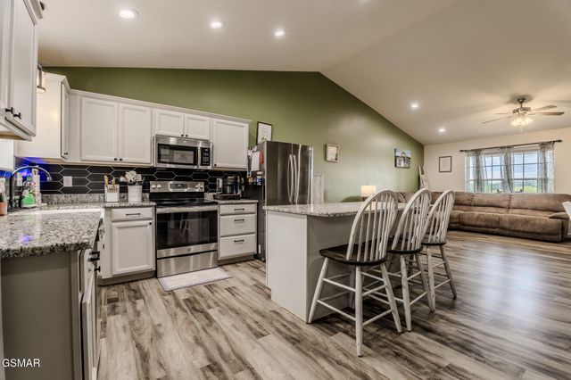 2713 Lucille Avenue, Kodak, TN 37764
