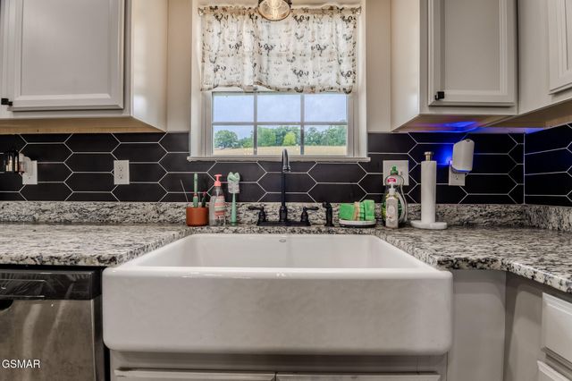 2713 Lucille Avenue, Kodak, TN 37764