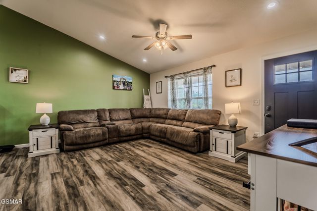2713 Lucille Avenue, Kodak, TN 37764