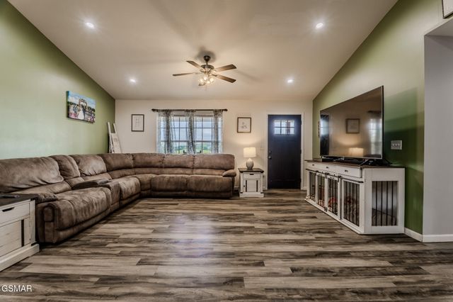 2713 Lucille Avenue, Kodak, TN 37764