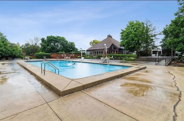 1880 Bonnie Lane 416, Hoffman Estates, IL 60169