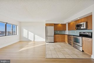 200-10 LOMBARD ST #820, Philadelphia, PA 19147