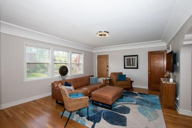 4345 Grand Avenue 3, Des Moines, IA 50312