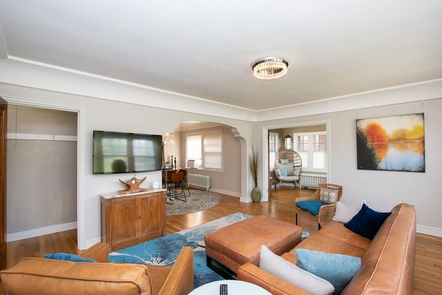 4345 Grand Avenue 3, Des Moines, IA 50312
