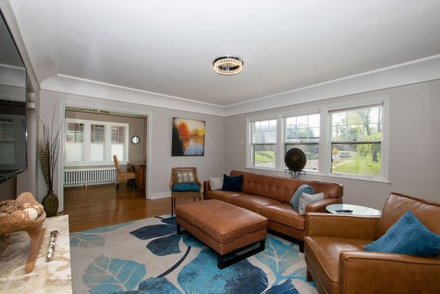 4345 Grand Avenue 3, Des Moines, IA 50312