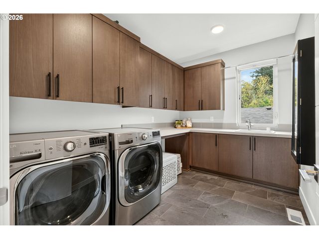 13575 Sw WHITWORTH Ct, Beaverton, OR 97005
