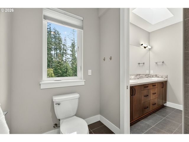 13575 Sw WHITWORTH Ct, Beaverton, OR 97005