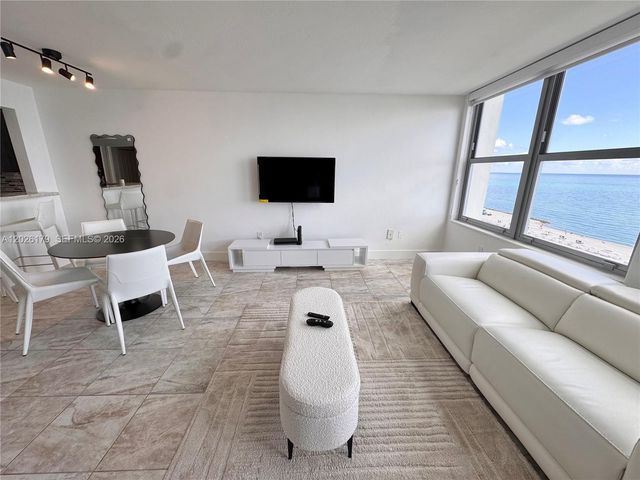 2899 Collins Ave 1433, Miami Beach, FL 33140