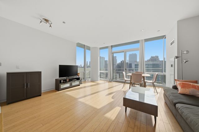 737 W Washington Boulevard 3406, Chicago, IL 60661