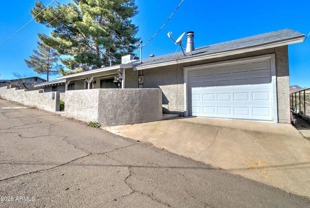 186 E KELLY Street, Miami, AZ 85539