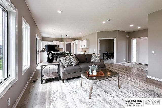 5501 Kestrel Parkway, Elkhorn, NE 68022