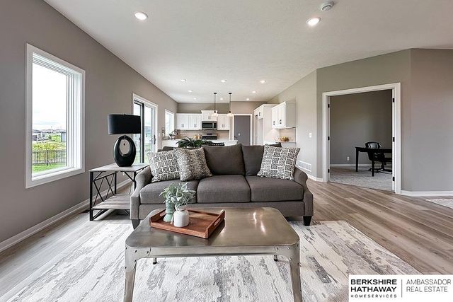 5501 Kestrel Parkway, Elkhorn, NE 68022