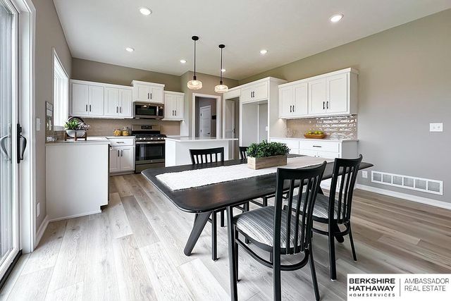 5501 Kestrel Parkway, Elkhorn, NE 68022